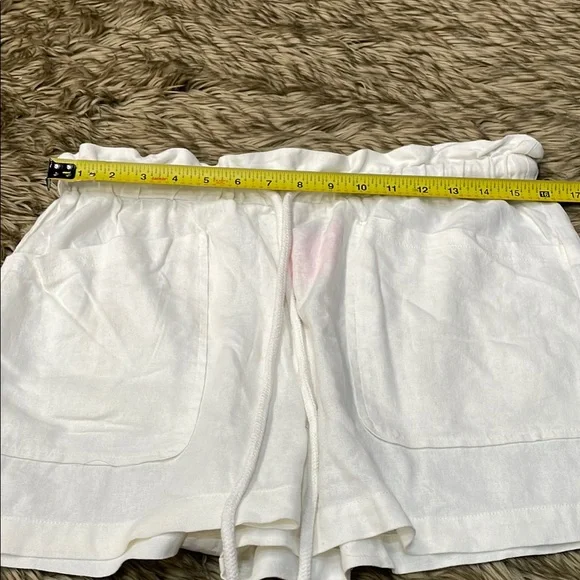 Universal Thread White Cargo Shorts Relaxed Fit - Picture 4 of 5